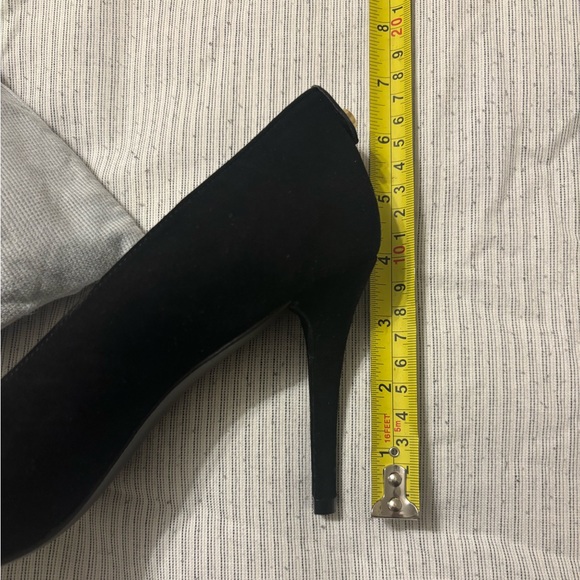 Stuart Weitzman Suede pump - Picture 6 of 6